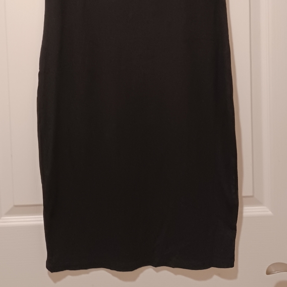 2 PC BCBGeneration SIMPLE STRETCH 2 TANK DRESSES
B - Picture 15 of 16